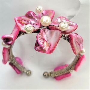 𝅺PINK Sea Shell With Simulated Pearl Beads Cuff Bracelet - Adjustable